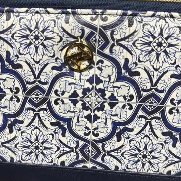 Blue White Adrienne Vittadini Travel Passport Documents Wallet Holder Zip Up - Picture 3 of 9